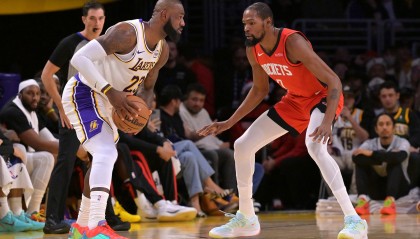 开云-解析西部卡位战：湖人三人组互不兼容 火箭数据漂亮但观感糟糕