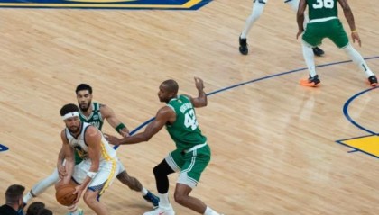 开云体育网站-【现场】勇士G1收获遗憾 但总决赛好戏才刚刚开始