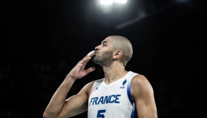 开云体育-队长告别！巴图姆15年7次大赛夺奖牌，大旗交给文班