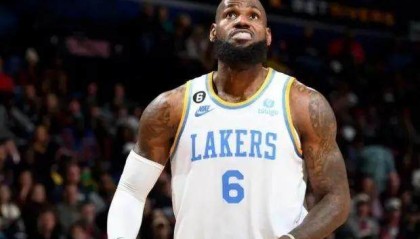 开云-距纪录还差36分！詹姆斯：是否引进欧文我说了不算