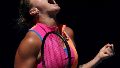 开云官方-萨巴伦卡两盘抢七胜波塔波娃，连续六年晋级澳网16强|女单16强|比赛|对阵|关键|决胜_新浪体育_新浪新闻