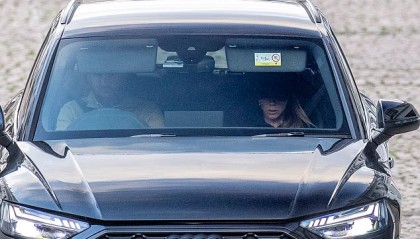 开云官方-51岁贝嫂遭长子抨击后首露面，情绪低落，“不恰当舞蹈”毁了生活