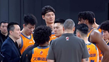 开云-上海男篮3连胜升至第2，北京残阵差距大，白边16+14 洛夫顿被弃用