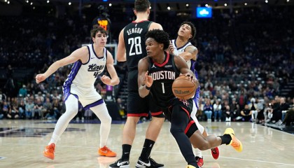 火箭遭赛季最长三连败！被太阳反超跌第7 阿门31+13申京复出19分|休斯敦火箭队|菲尼克斯太阳队|萨克拉门托国王队|阿尔佩伦-申京|篮板_新浪体育_新浪新闻