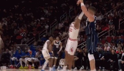 开云平台-来就是成串！克莱外线连中两记三分球帮助球队追分